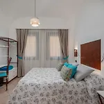Sorella Luna Boutique, Centro Di