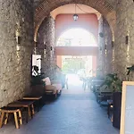 Sorella Luna Boutique, Centro Di