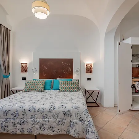Sorella Luna Boutique, Centro Di Guest house 3*