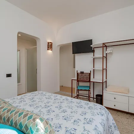 Guest house Sorella Luna Boutique, Centro Di 3*