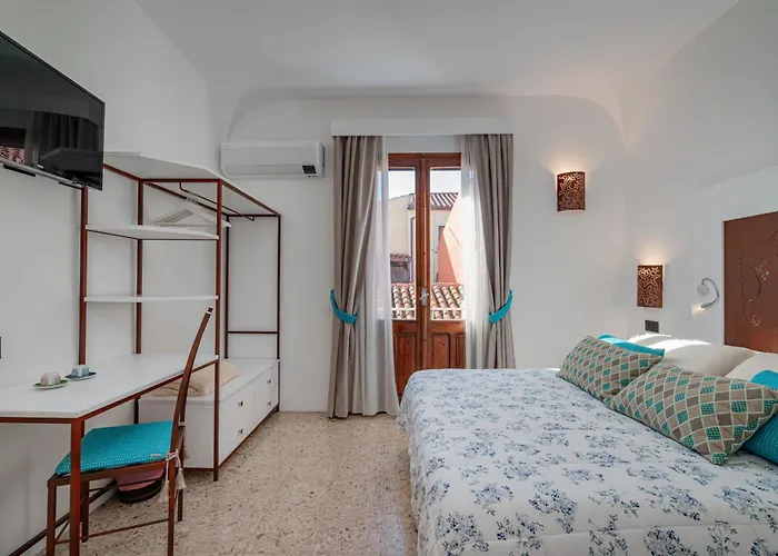 Sorella Luna Boutique, Centro Di Ольбия