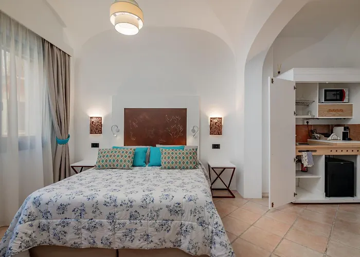 Sorella Luna Boutique, Centro Di Гостевой дом 3*