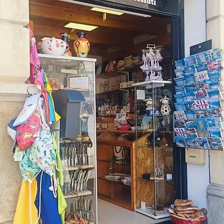 Sorella Luna Boutique, Centro Di Konukevi