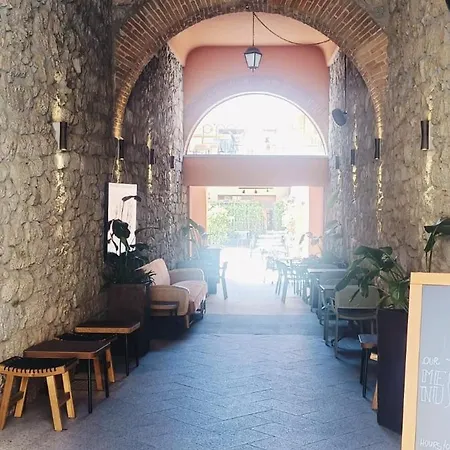 Sorella Luna Boutique, Centro Di