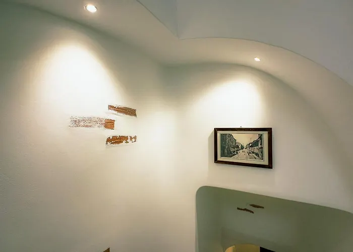 Sorella Luna Boutique, Centro Di 3* Olbia