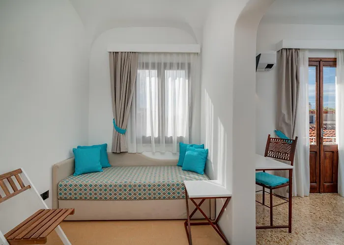 Sorella Luna Boutique, Centro Di 3* Olbia